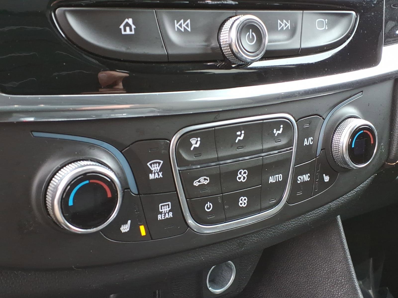 Used 2020 Chevrolet Traverse LT image 12