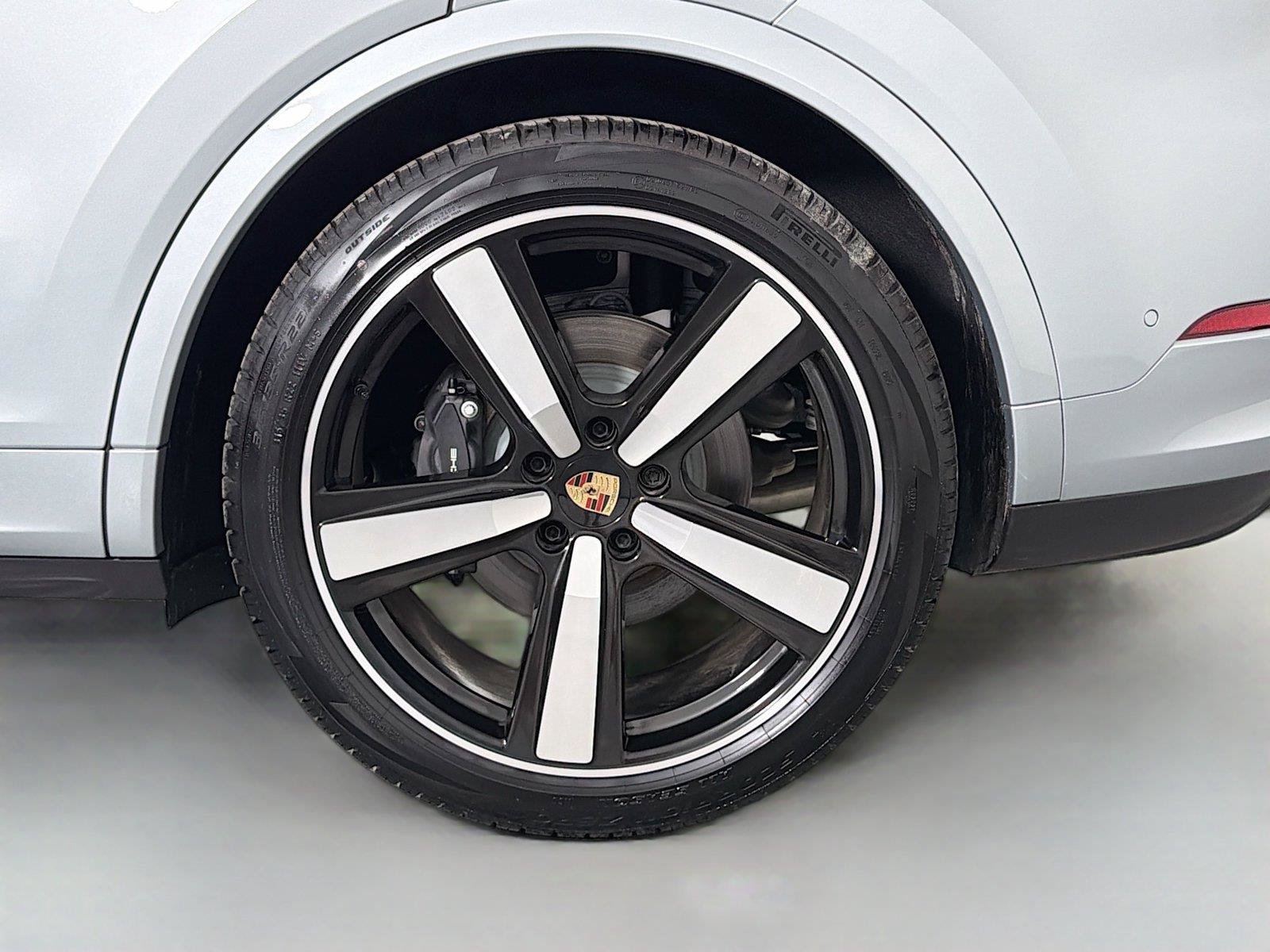 Certified 2025 Porsche Cayenne Coupe AWD/4WD image 12