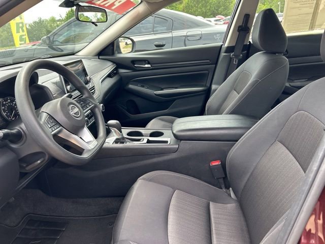 Used 2025 Nissan Altima 2.5 SV FWD image 30