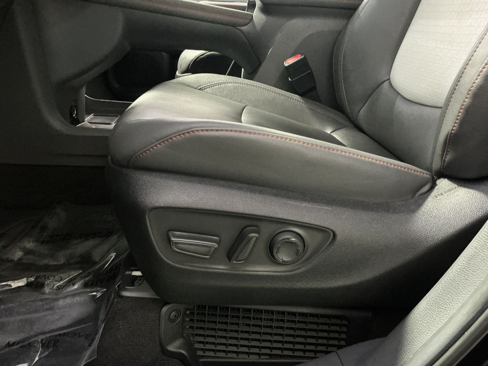 Used 2024 Toyota Sienna XSE w/ XSE Plus Package AWD/4WD image 15