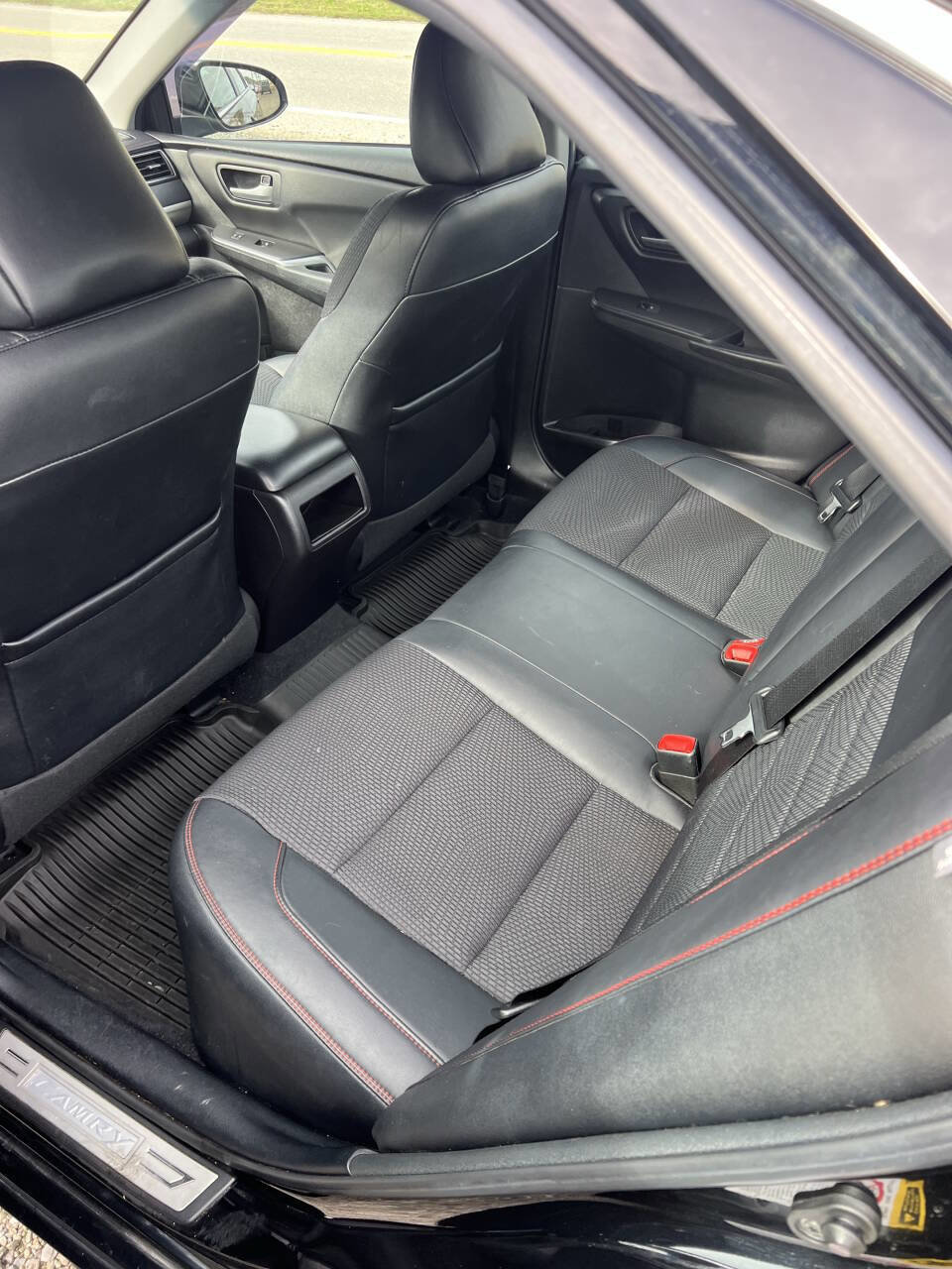 Used 2017 Toyota Camry SE image 7