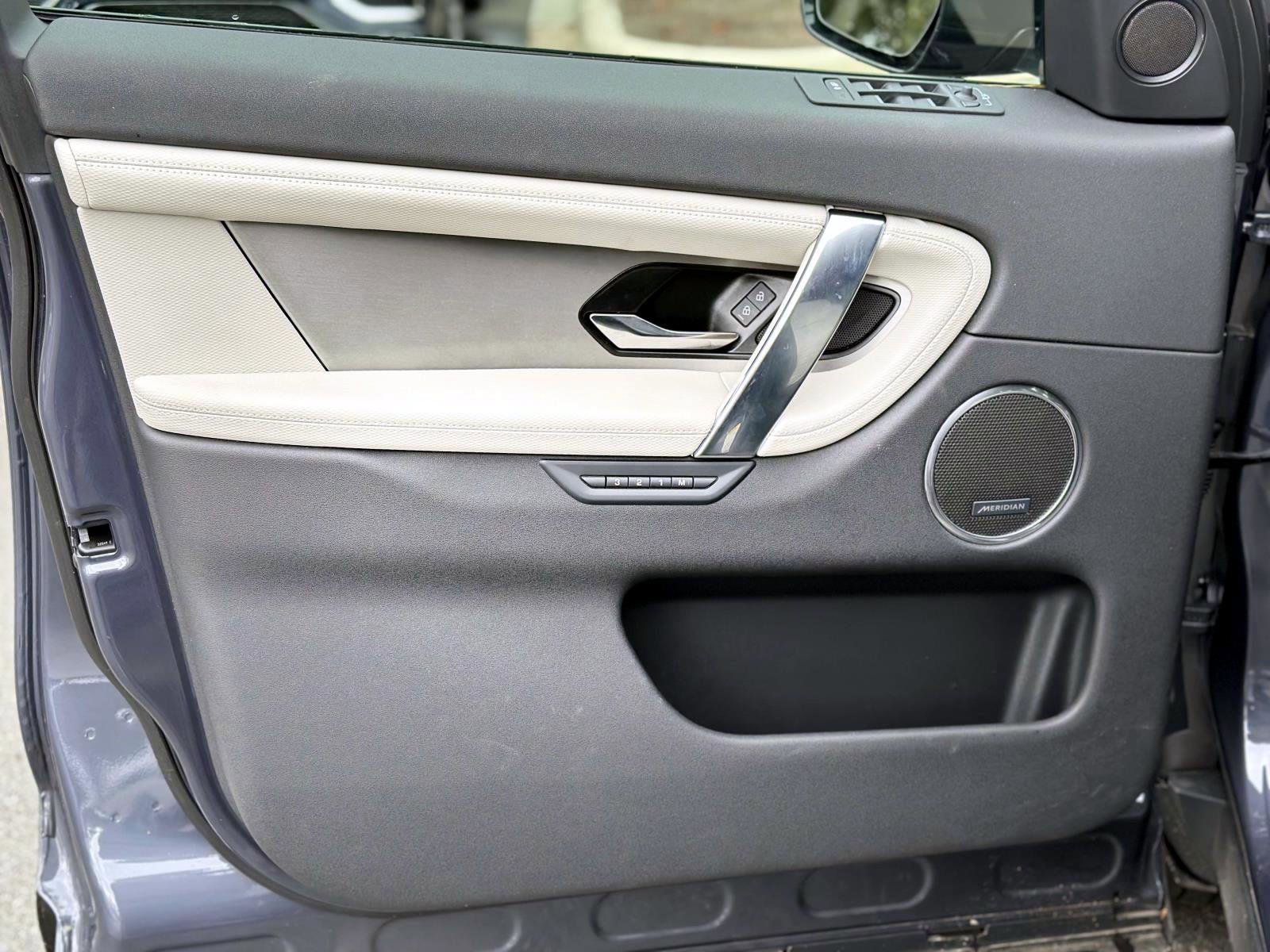 New 2025 Land Rover Discovery Sport Dynamic SE image 12