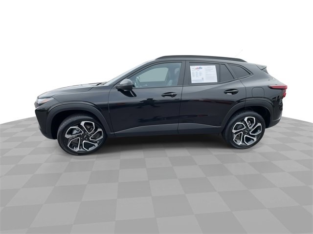 Certified 2025 Chevrolet Trax RS w/ Driver Confidence Package image 5