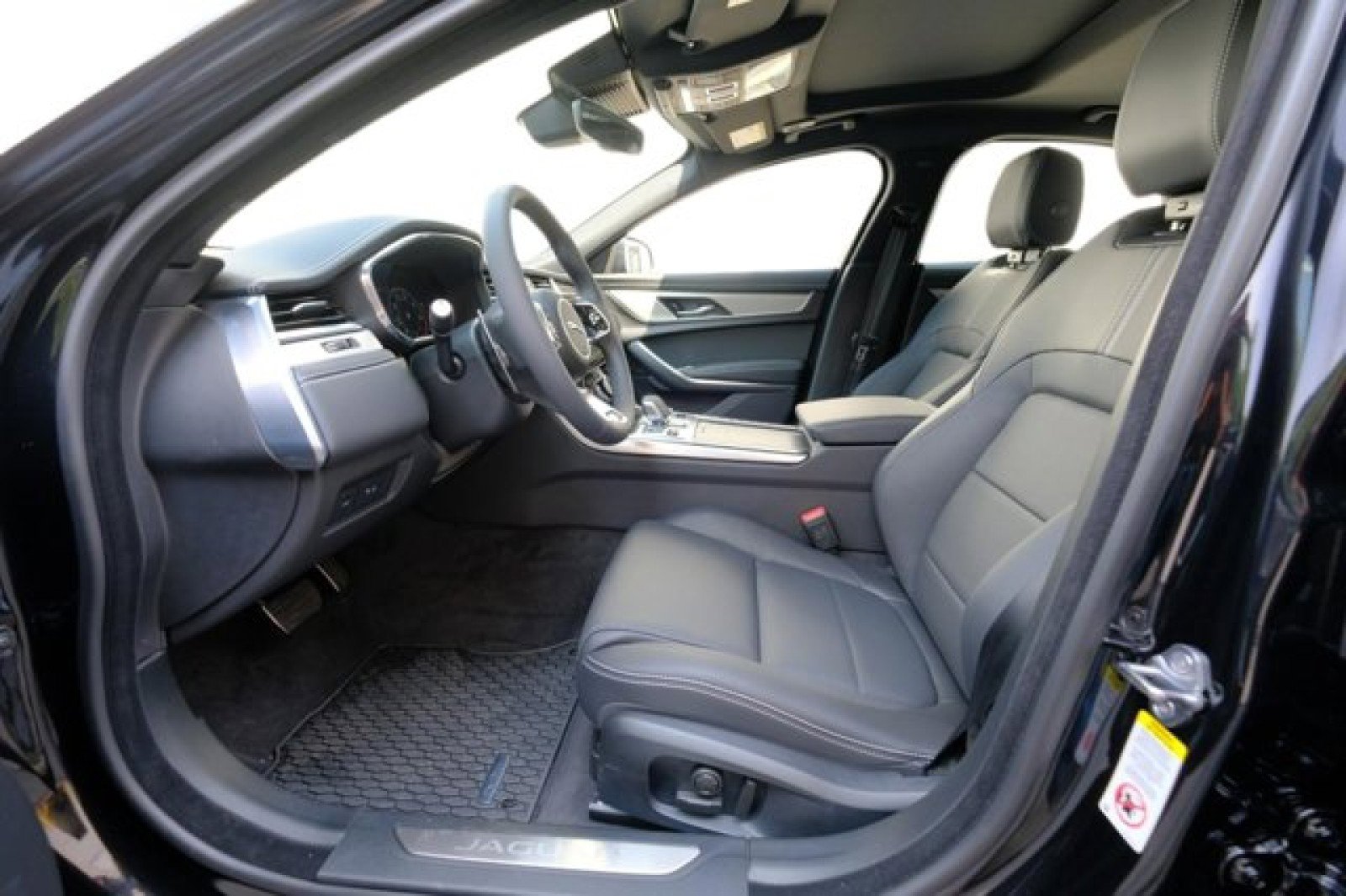 New 2024 Jaguar XF R-Dynamic SE image 12