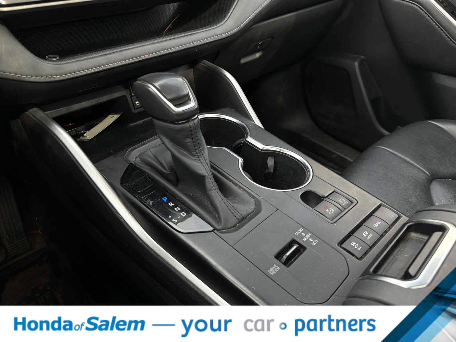 Used 2020 Toyota Highlander XLE image 17