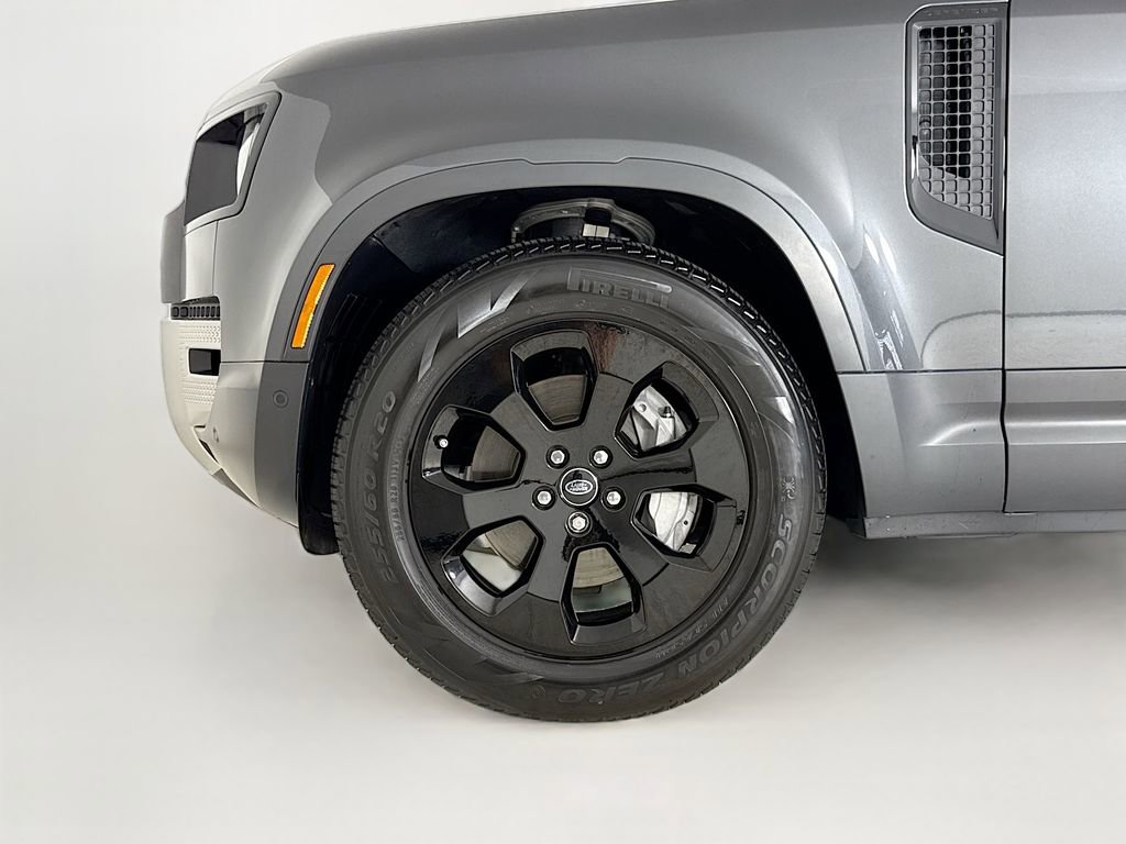 Used 2025 Land Rover Defender 130 S image 27