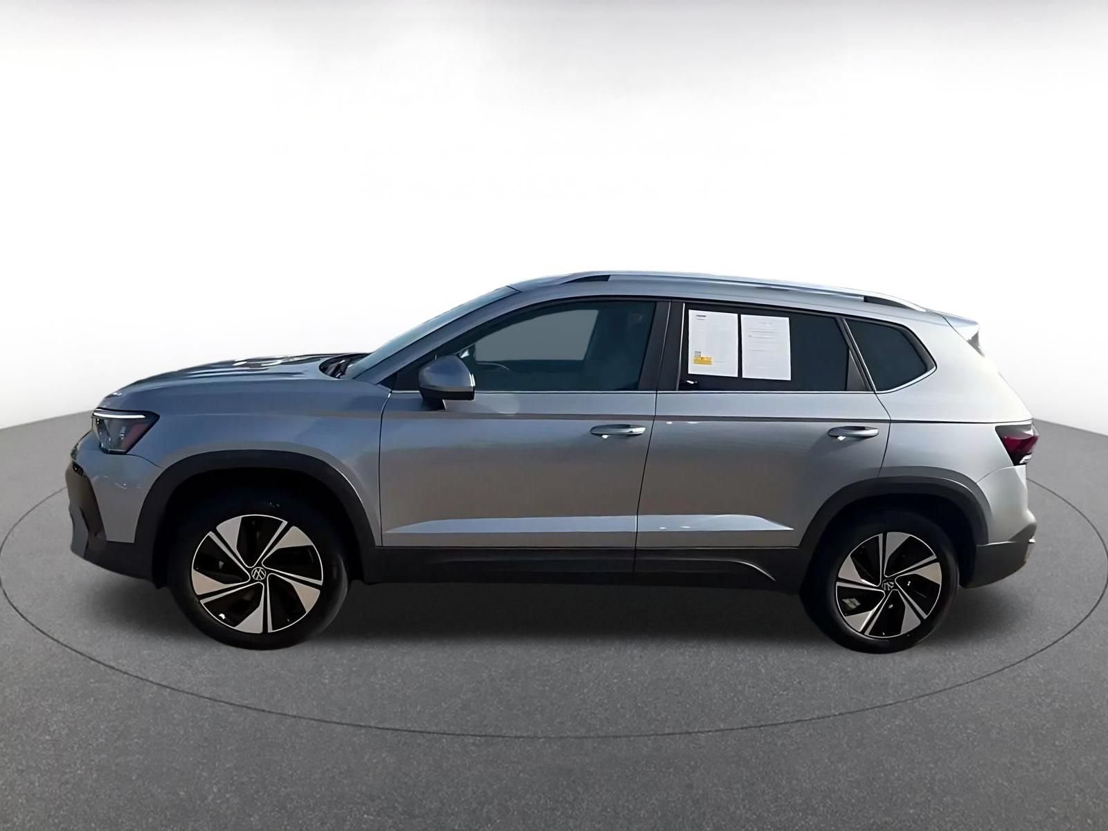 Used 2026 Volkswagen Taos SE AWD/4WD image 8