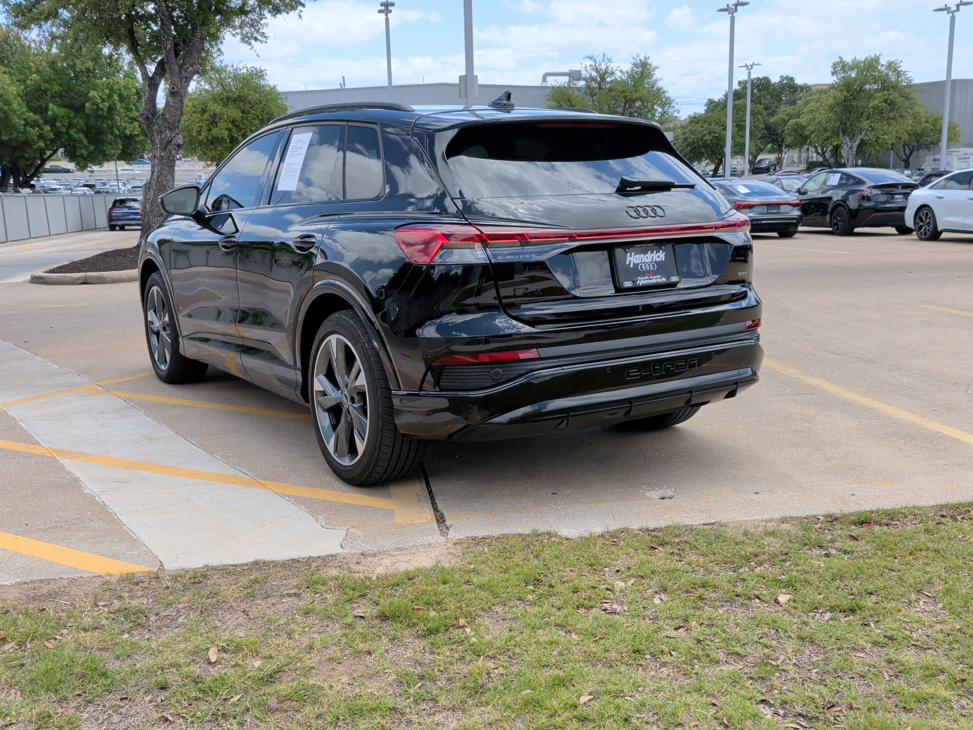 Used 2024 Audi Q4 e-tron Premium Plus w/ Premium Plus AWD/4WD image 8
