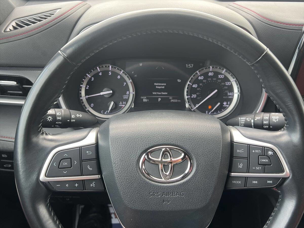 Used 2022 Toyota Highlander XSE AWD/4WD image 11