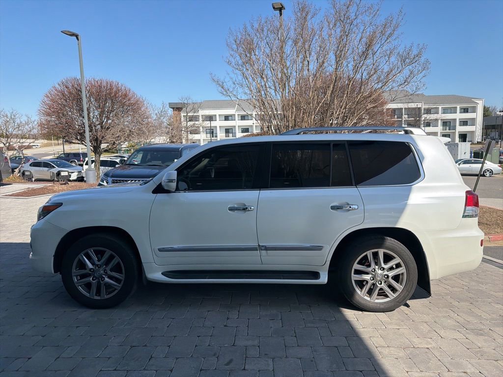 Used 2015 Lexus LX 570 4WD w/ Luxury Package image 19
