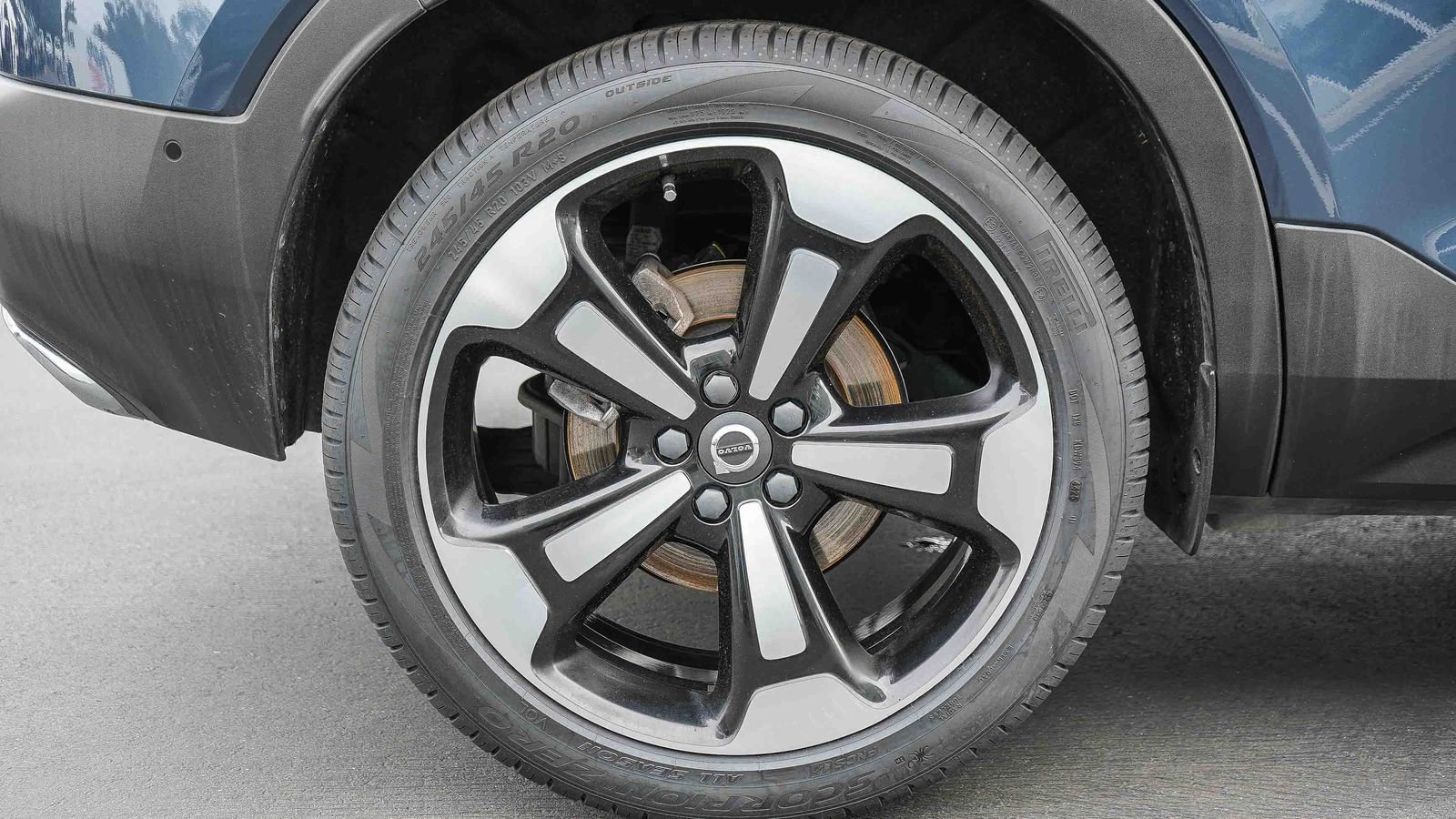 Used 2019 Volvo XC40 T4 Inscription image 10