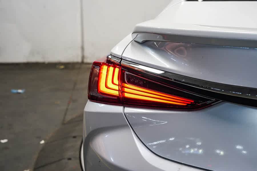 Used 2024 Lexus ES 300h w/ Premium Package FWD image 11