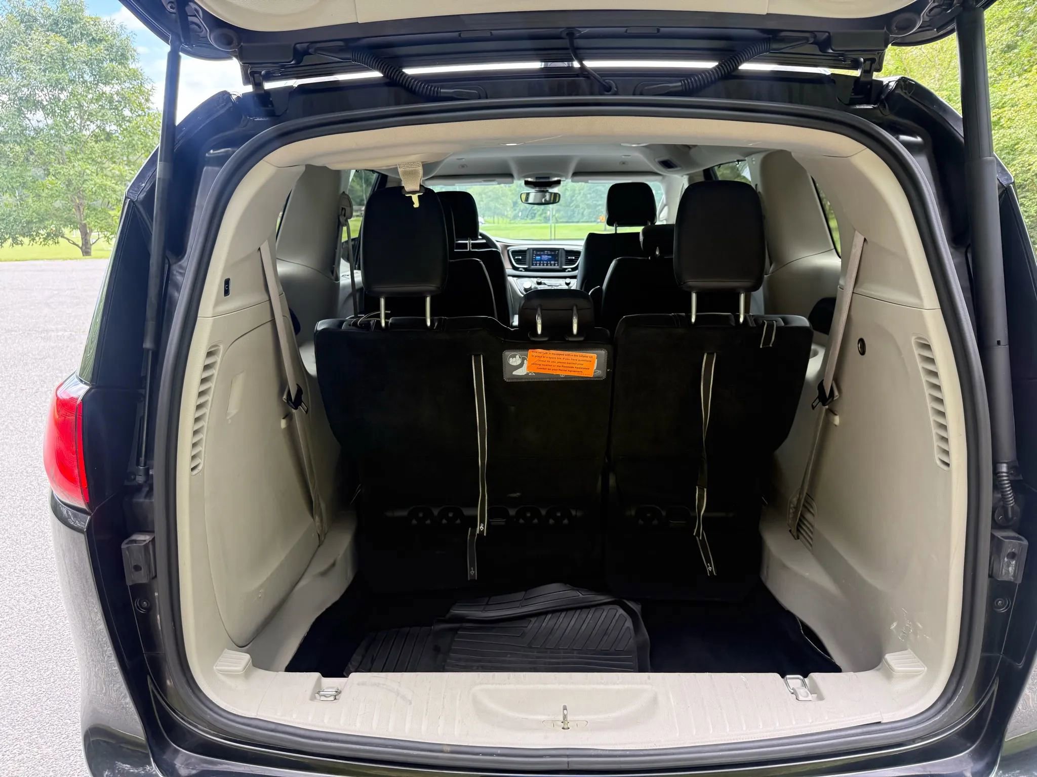 Used 2019 Chrysler Pacifica Touring-L FWD image 14