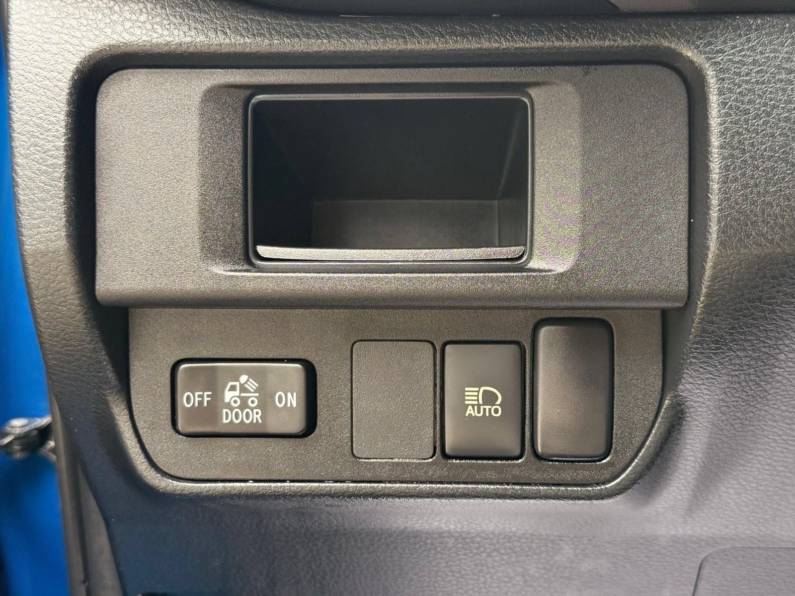 Used 2018 Toyota Tacoma SR5 RWD image 31