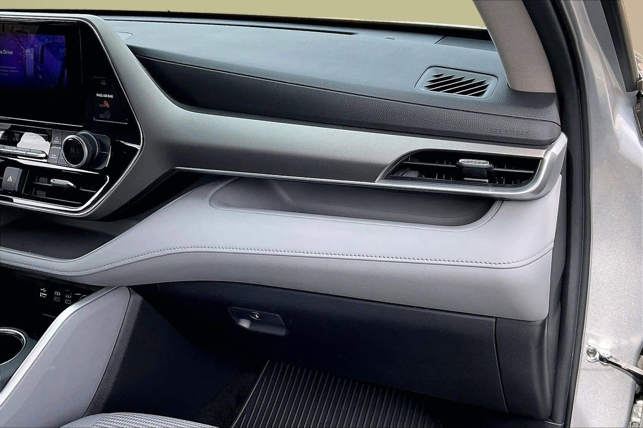 Used 2023 Toyota Highlander LE image 21