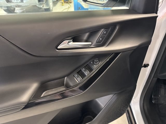 Used 2025 Chevrolet Equinox LT FWD image 30