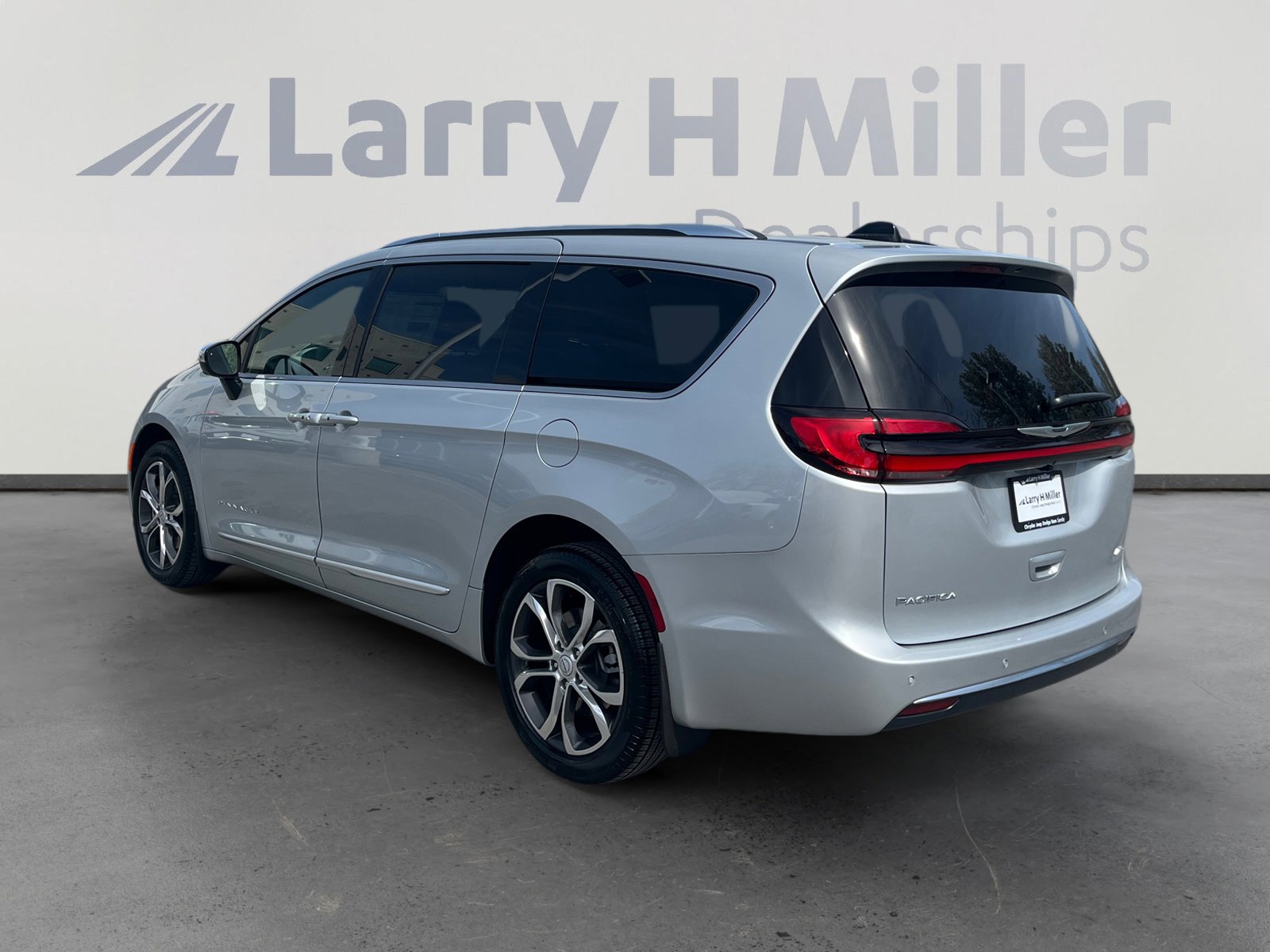 New 2026 Chrysler Pacifica Pinnacle image 3