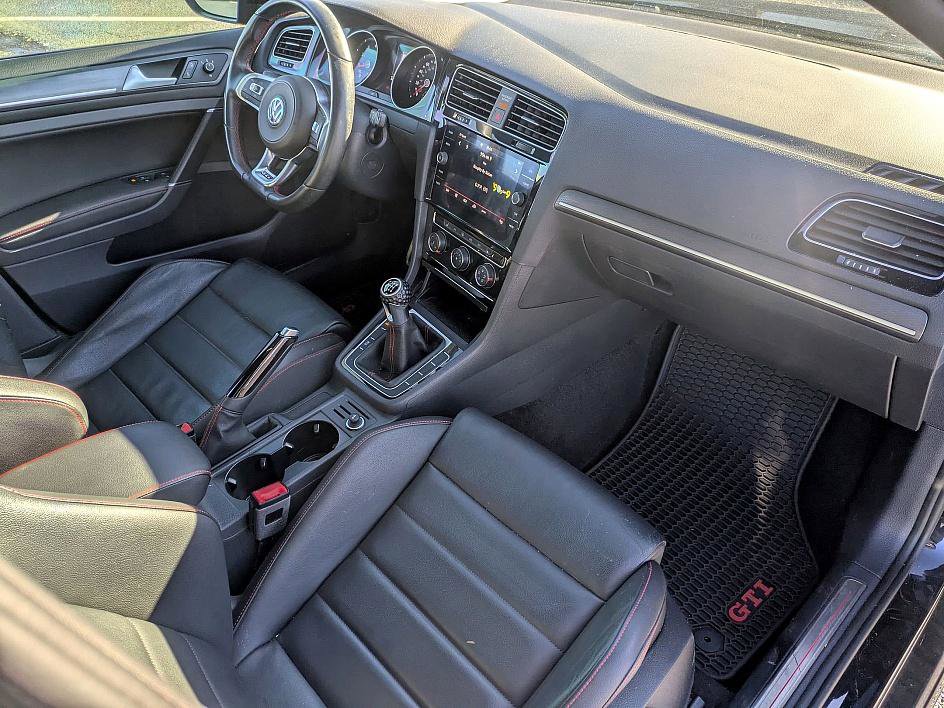 Used 2020 Volkswagen GTI SE image 33