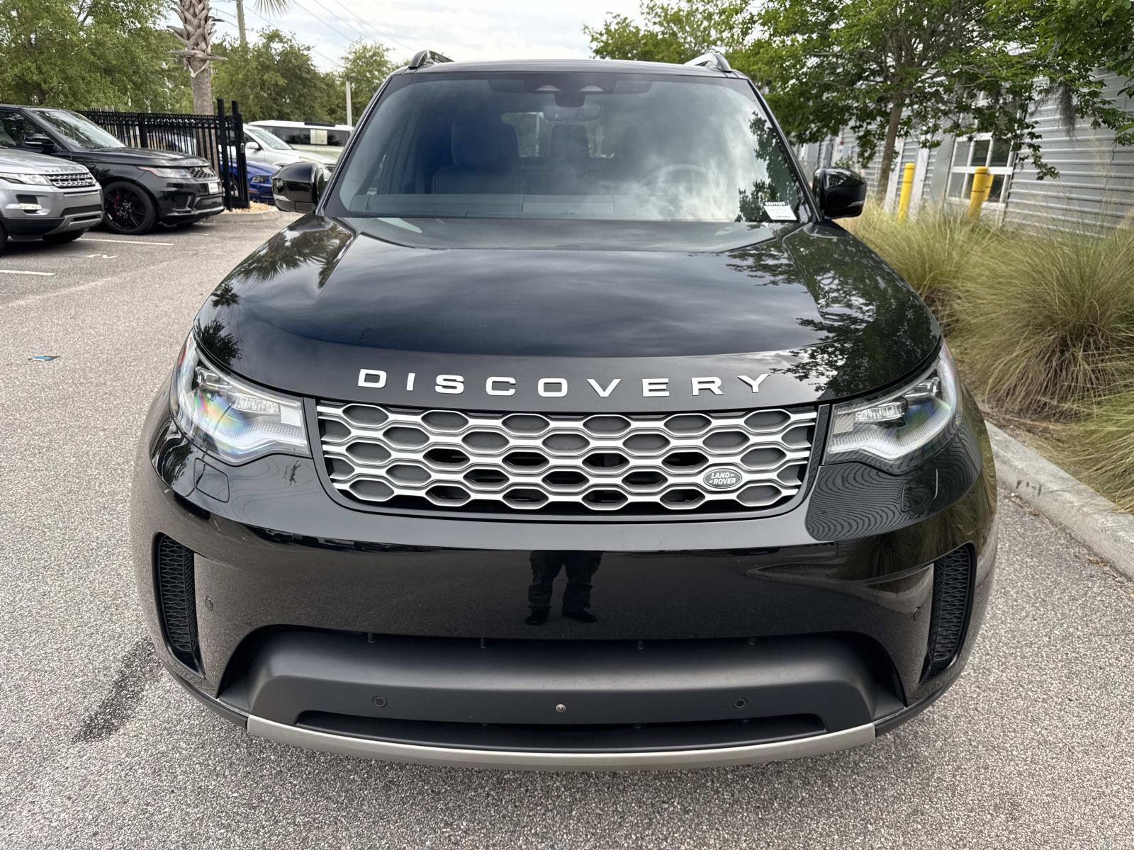 Certified 2025 Land Rover Discovery S AWD/4WD image 8