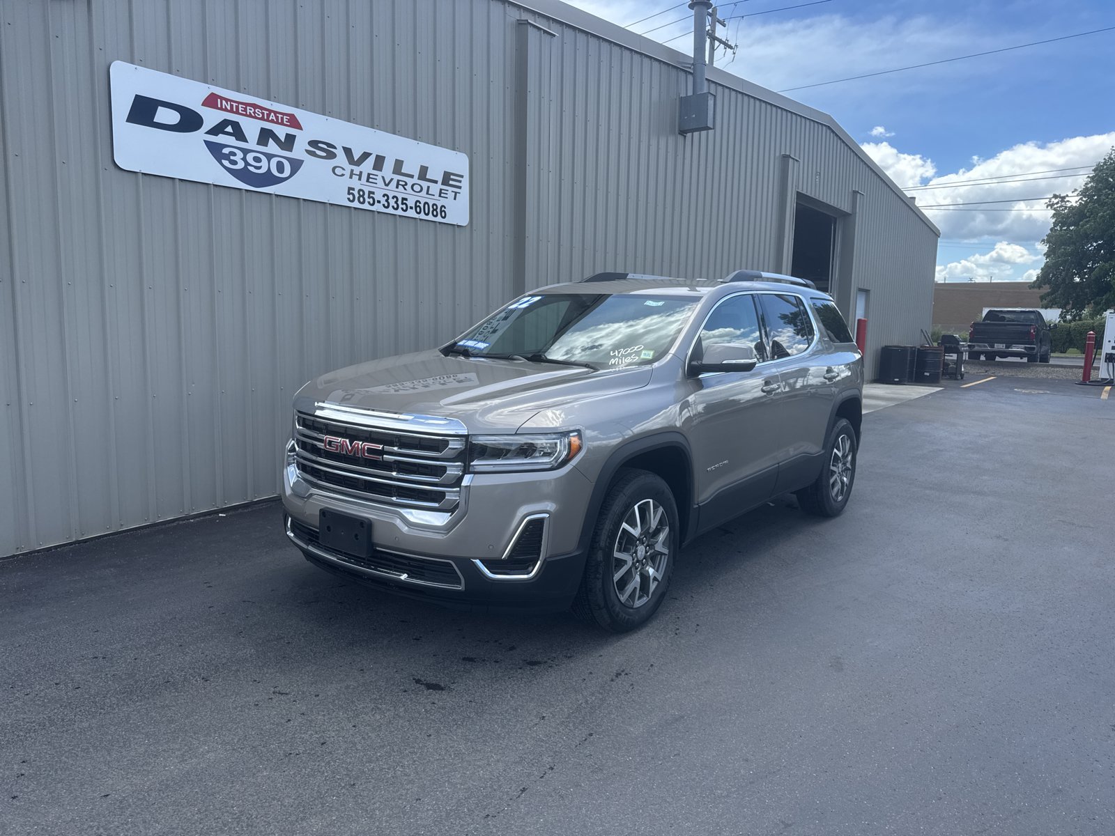 Used 2022 GMC Acadia SLE w/ Driver Convenience Package AWD/4WD image 4