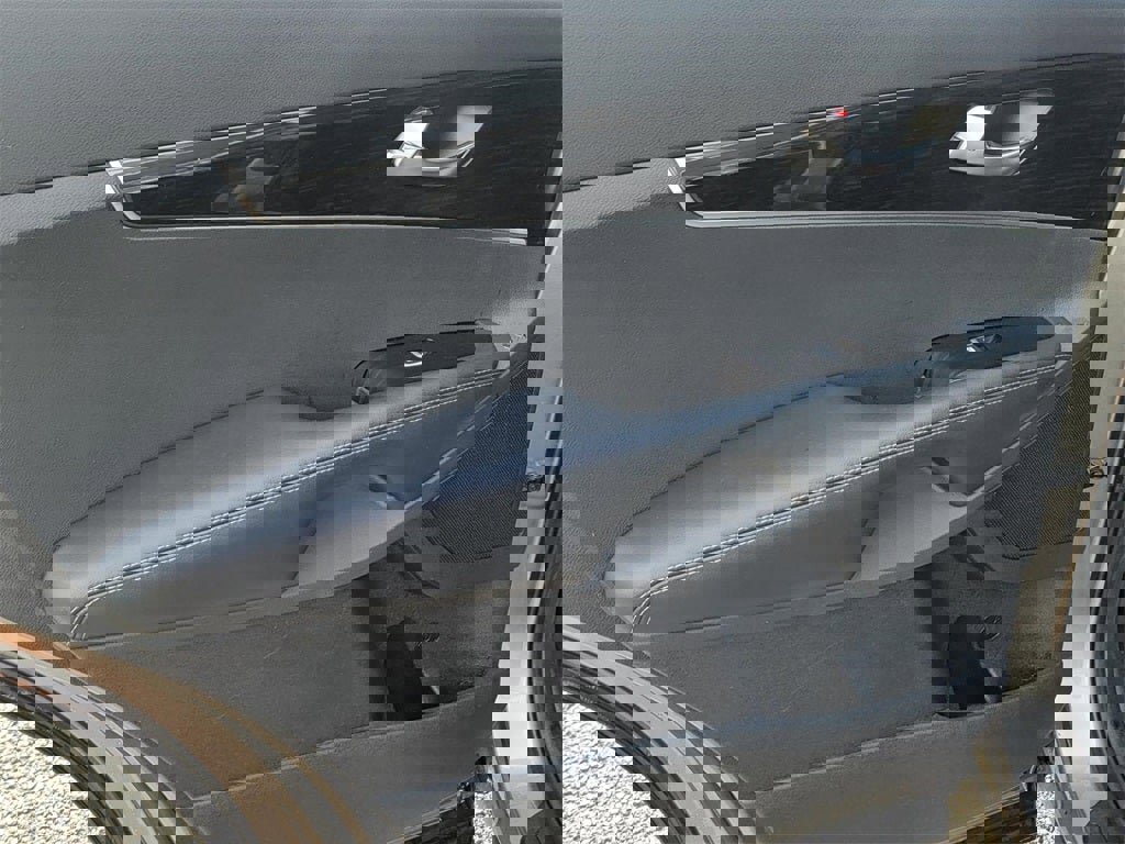 Used 2019 Kia Sorento LX w/ LX Convenience Package image 12