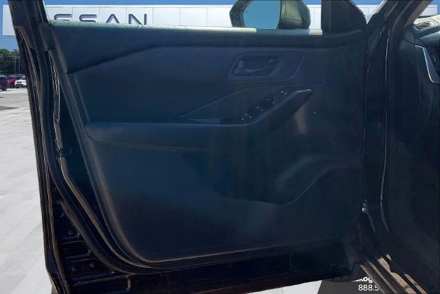 Used 2024 Nissan Rogue S AWD/4WD image 19