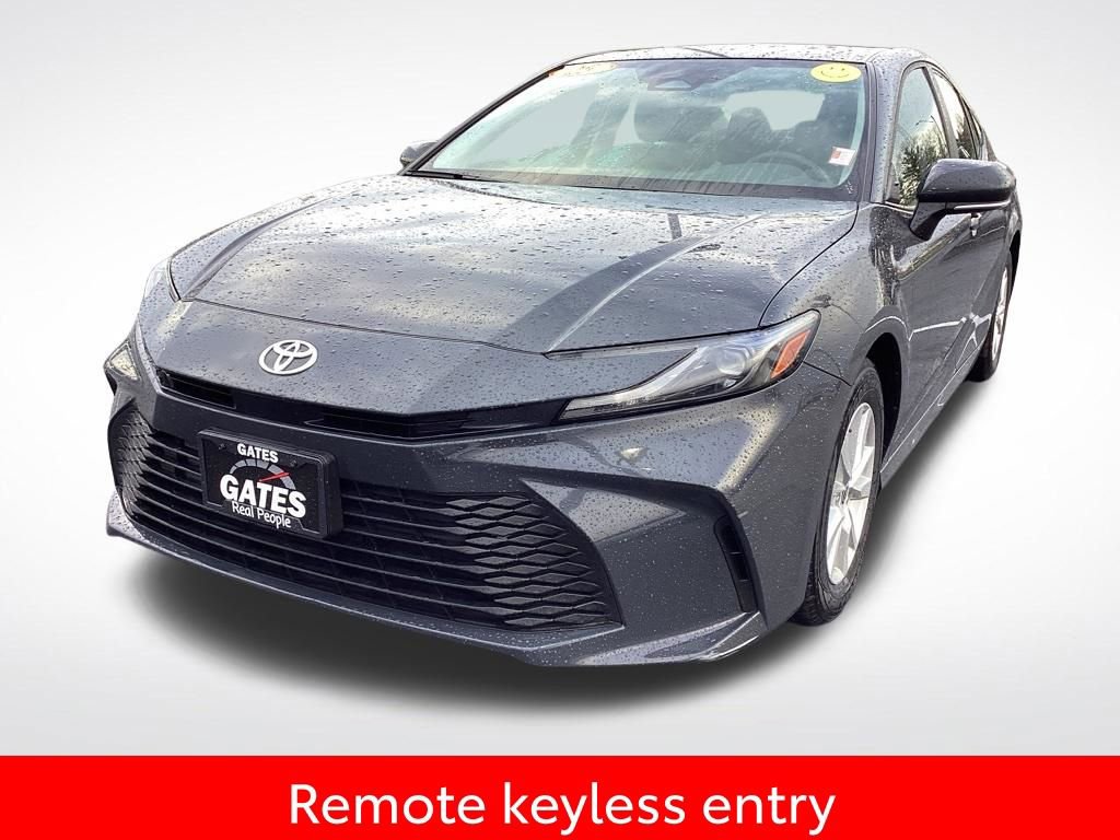 Used 2025 Toyota Camry LE image 5