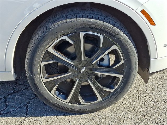 Used 2024 Lincoln Nautilus Reserve image 8