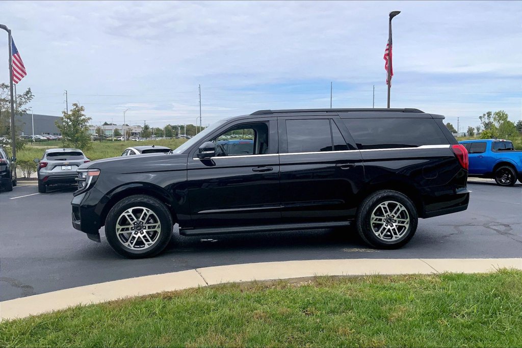 Used 2025 Ford Expedition Max Active AWD/4WD image 12