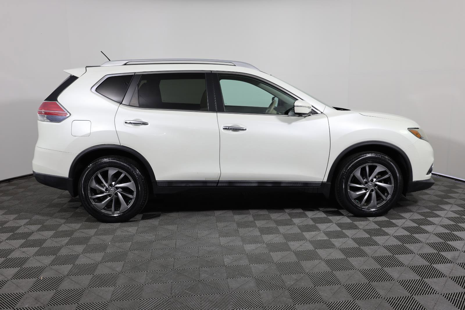 Used 2015 Nissan Rogue SL image 4