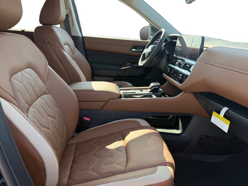 New 2026 Nissan Pathfinder Platinum FWD image 16