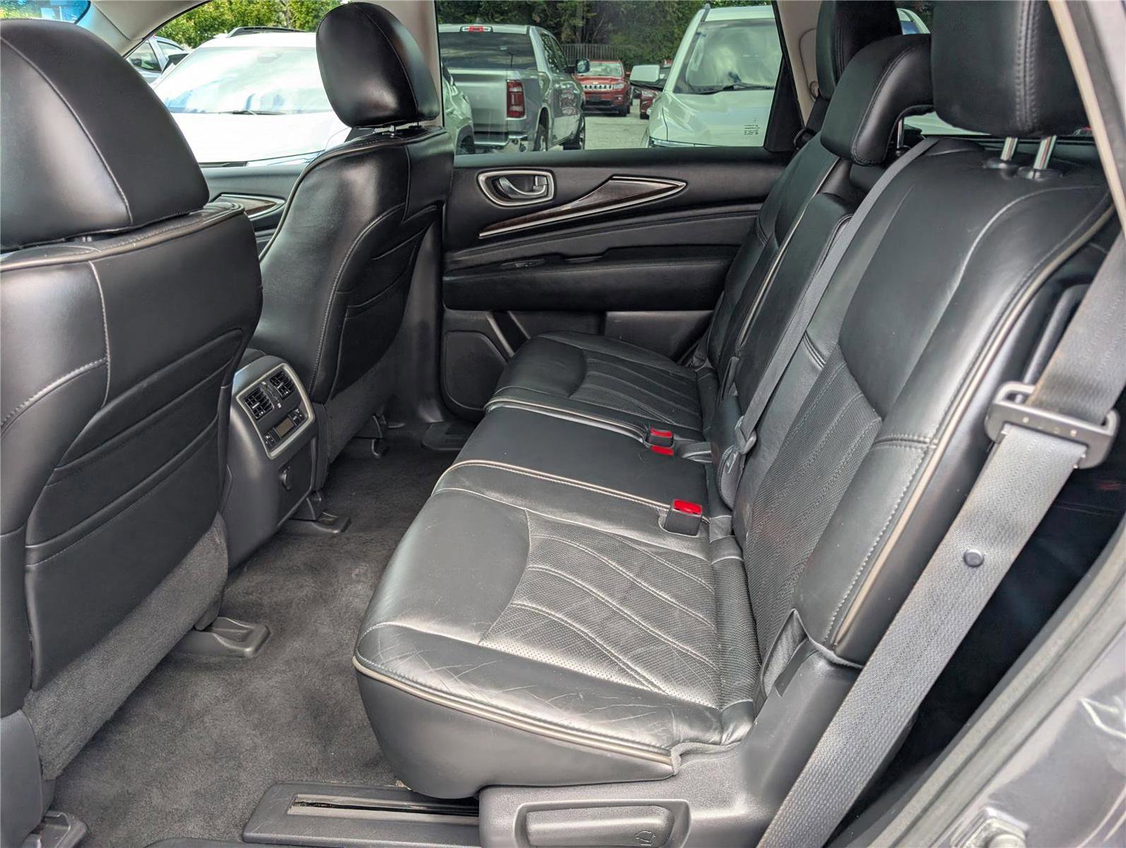 Used 2013 INFINITI JX35 AWD w/ Premium Pkg image 16