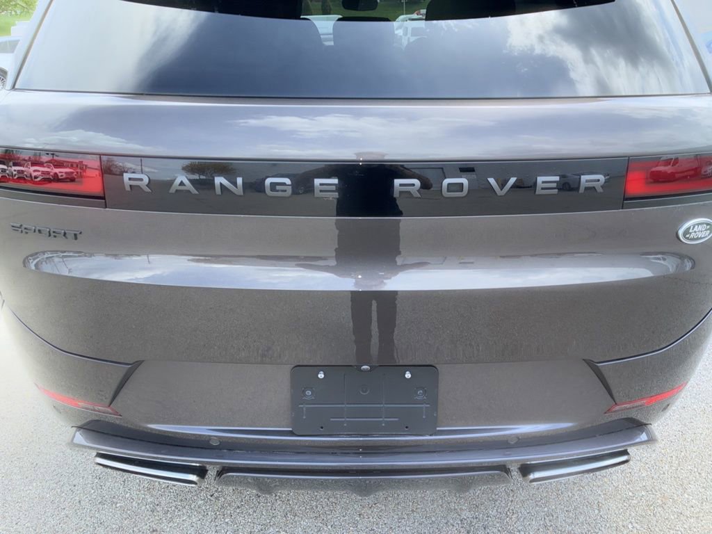 Used 2023 Land Rover Range Rover Sport SE Dynamic image 11