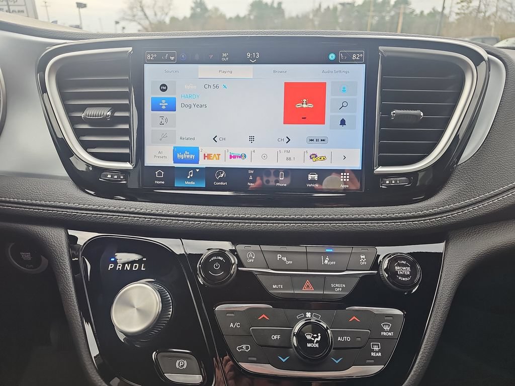 New 2026 Chrysler Pacifica Limited AWD/4WD image 21