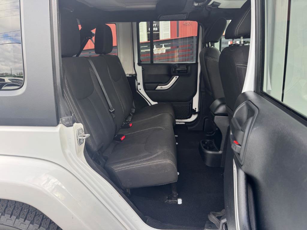 Used 2016 Jeep Wrangler Unlimited Sahara w/ Connectivity Group image 19