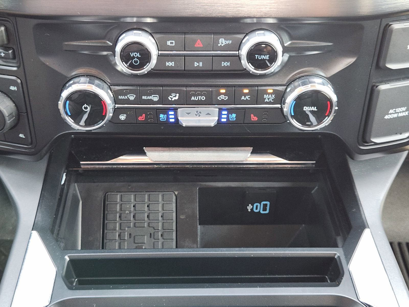 Used 2025 Ford F350 Lariat w/ Black Appearance Package AWD/4WD image 21