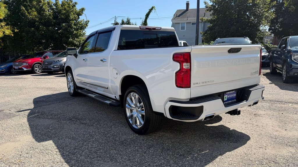 Used 2023 Chevrolet Silverado 1500 High Country w/ High Country Premium Package AWD/4WD image 4