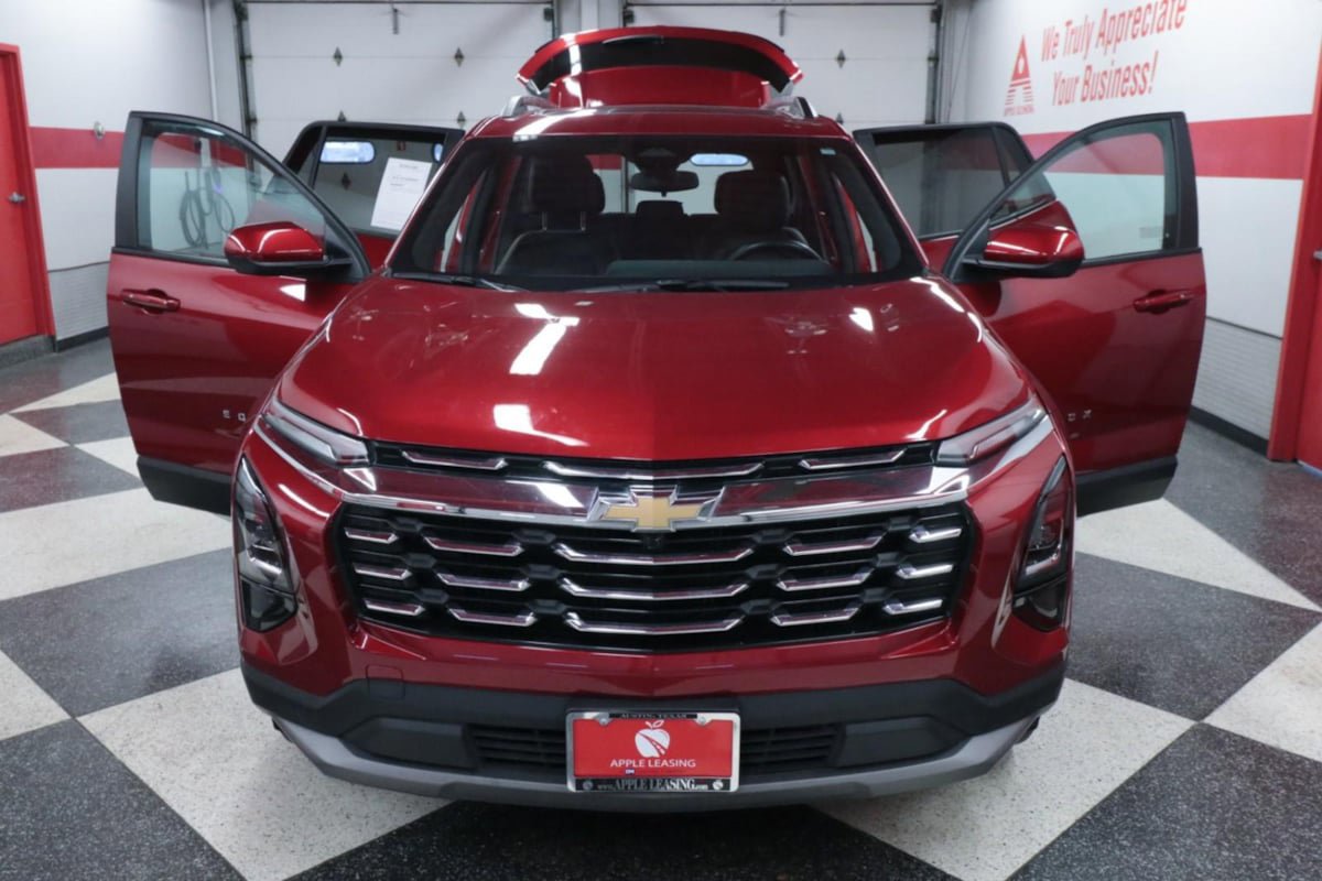 Used 2026 Chevrolet Equinox LT w/ Convenience Package II FWD image 28