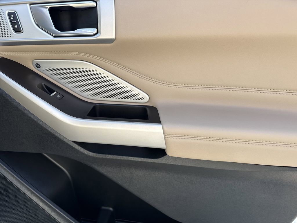 Used 2022 Ford Explorer Limited w/ Limited Technology Package AWD/4WD image 14