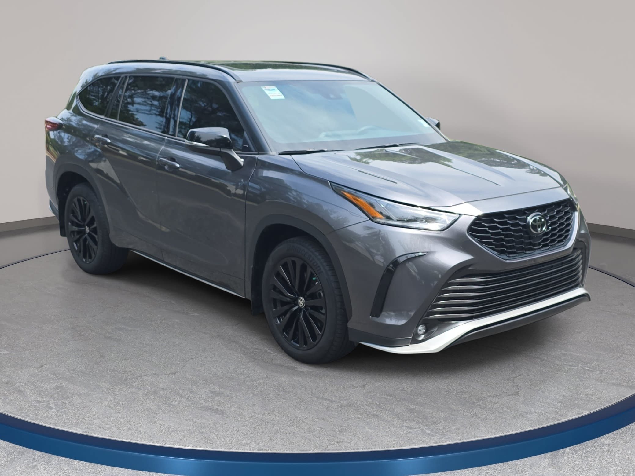 Used 2024 Toyota Highlander XSE FWD image 3