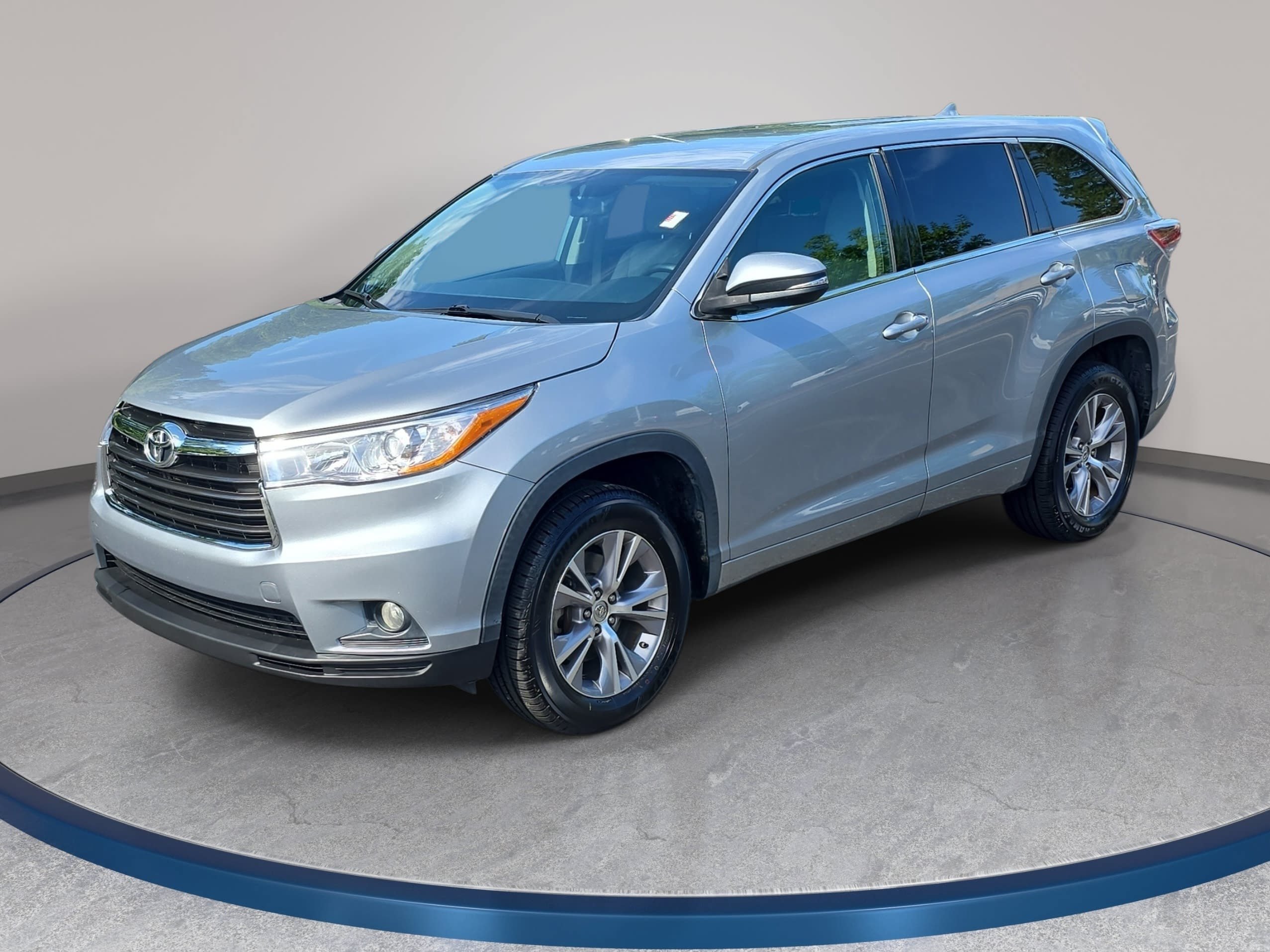 Used 2015 Toyota Highlander Plus FWD video 1