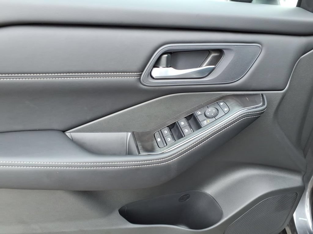 New 2026 Nissan Rogue Dark Armor FWD image 5