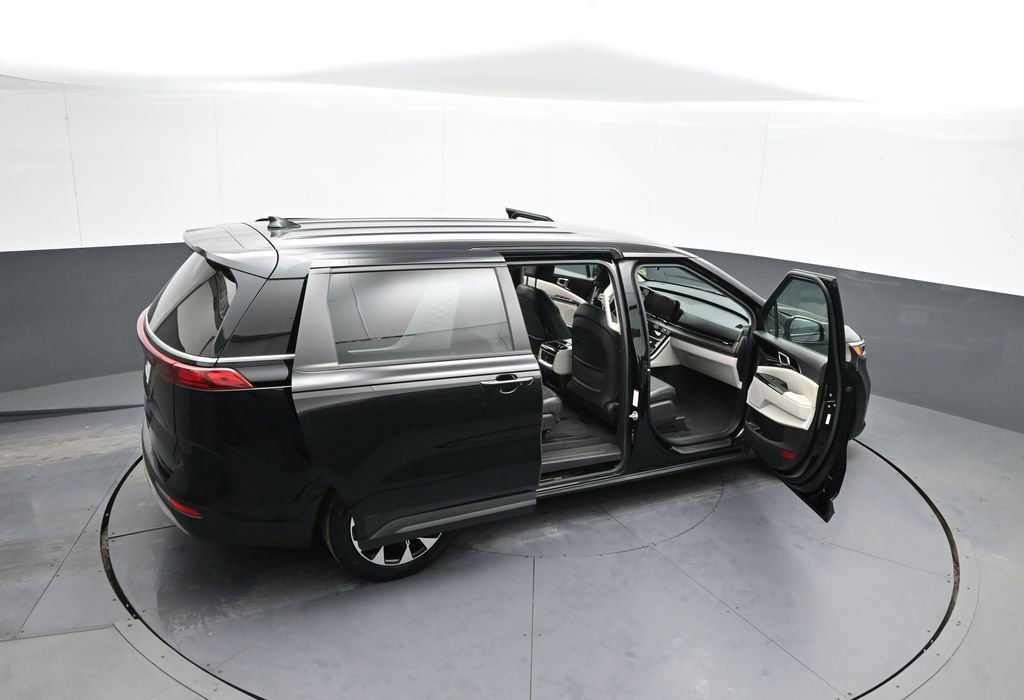 Used 2023 Kia Carnival EX image 45