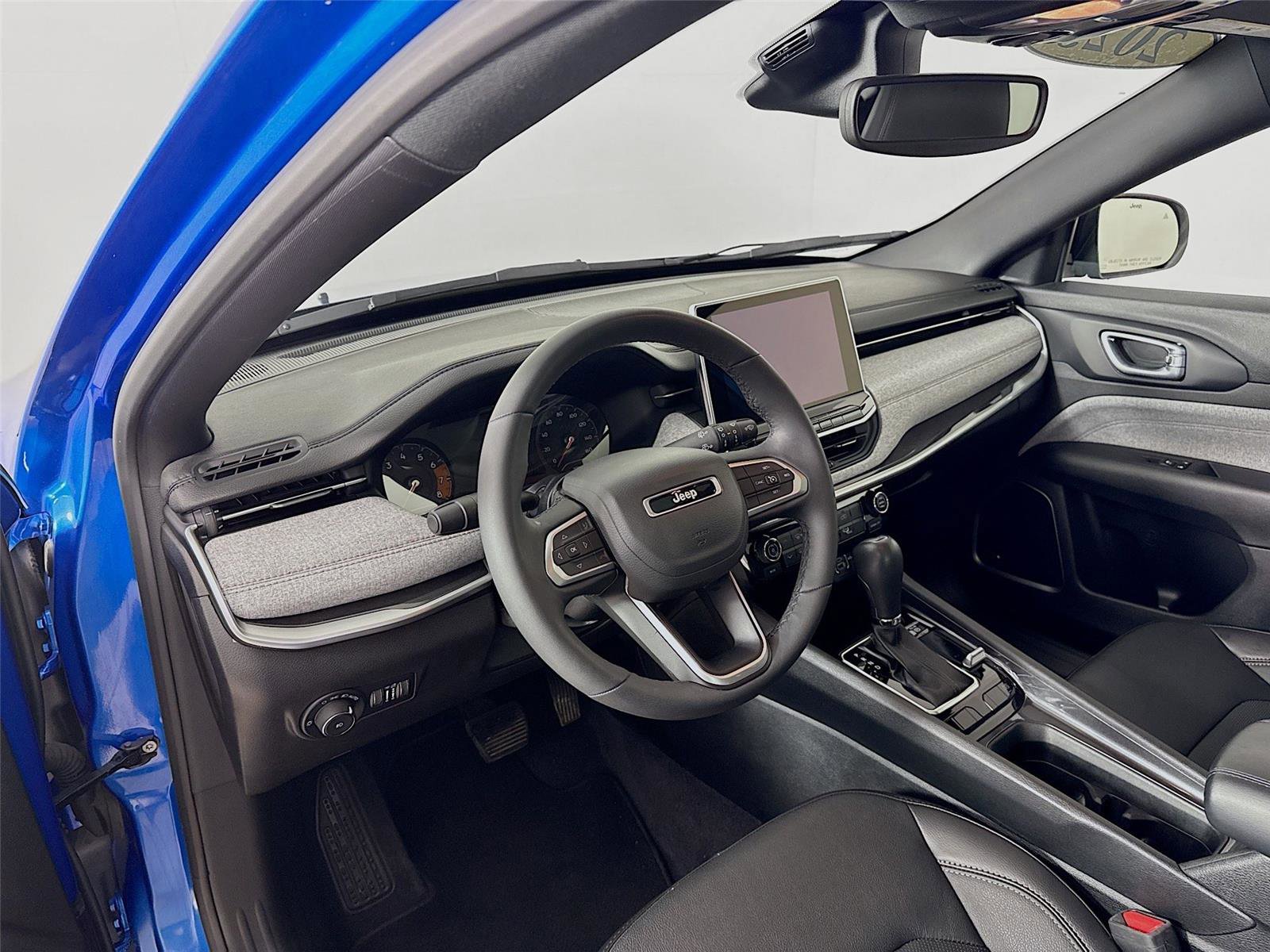 Used 2023 Jeep Compass Latitude w/ Sun and Sound Group image 24
