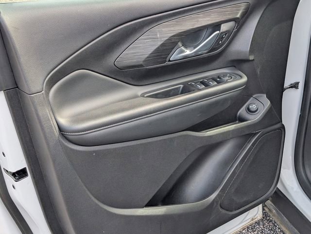 Used 2024 GMC Terrain SLE w/ Driver Convenience Package image 18