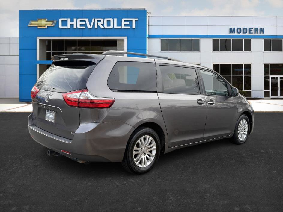 Used 2016 Toyota Sienna XLE image 5