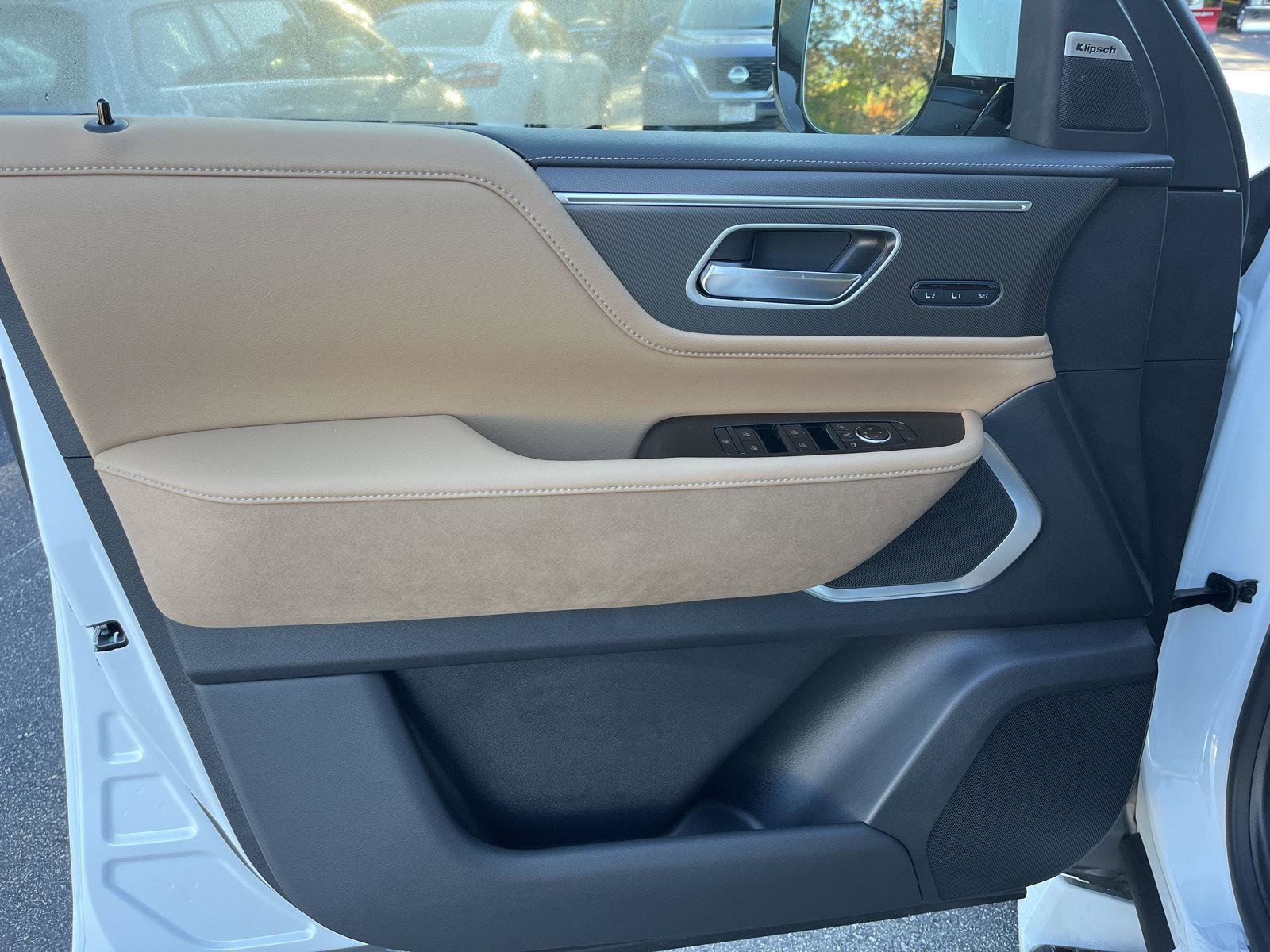 New 2026 INFINITI QX80 Luxe w/ Cargo Package image 10