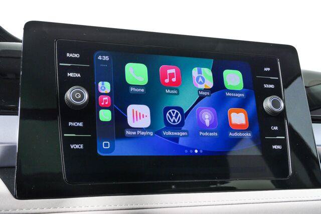 Used 2025 Volkswagen Taos SE w/ Panoramic Sunroof Package FWD image 15