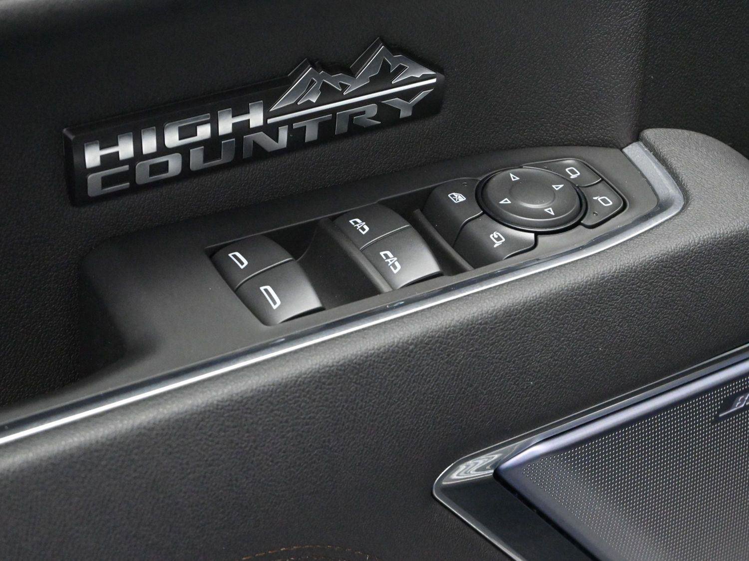 Used 2025 Chevrolet Silverado 1500 High Country w/ Technology Package AWD/4WD image 12