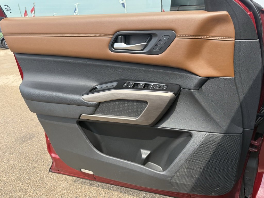 Used 2022 Nissan Pathfinder Platinum w/ Cargo Package image 52